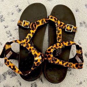 Vionic cheetah print sandals